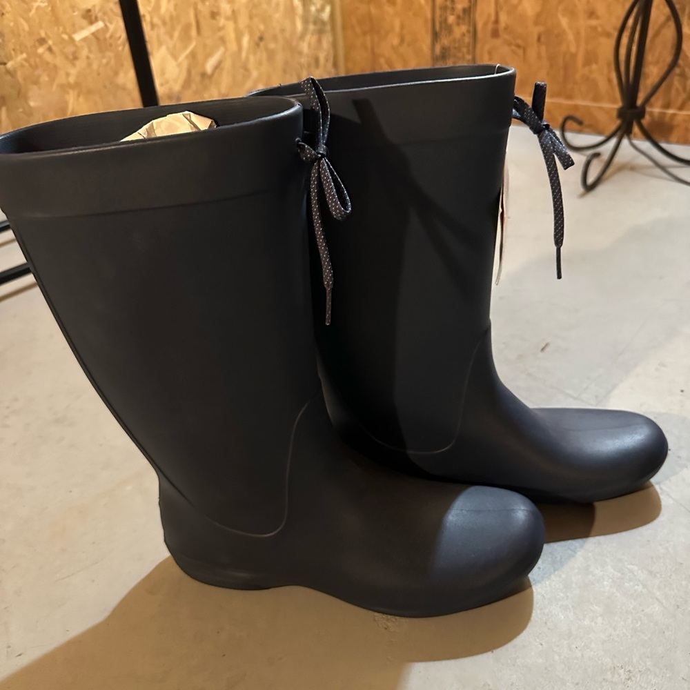 NWT crocs rain boots size 11